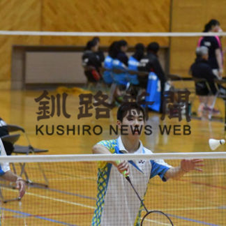 バドミントン高校団体戦　釧湖陵（男子）、釧北陽（女子）制す(2019-09-29)