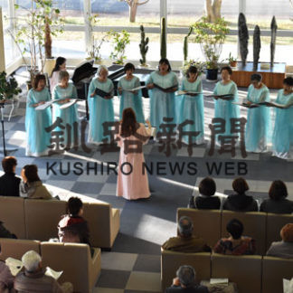 優しいメロディーで歌い上げる　ロビーコンサート(2019-12-01)