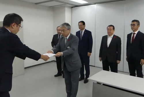 矢臼別米軍訓練 安全対策徹底を 4町、防衛局長に要請書(2019-10-04)