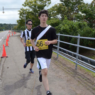 参加者力走、健脚競う(2019-09-11)