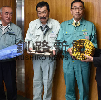 災害用の資材　標茶町に寄付　３経常ＪＶ(2019-12-10)