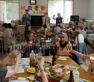 長寿と健康祝い　会員ら笑顔で乾杯　旭第一町内会敬老会(2019-09-17)