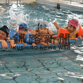 親子で水遊び楽しむ(2019-12-02)