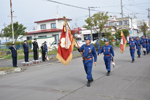 磨いた放水技術披露 白糠で秋季消防演習(2019-09-13)