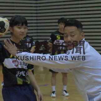 釧路でハンドボール講習会　プロの技学ぶ(2019-12-16)