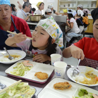 親子でバスツアー料理体験楽しむ地場産食材で３品(2019-09-11)