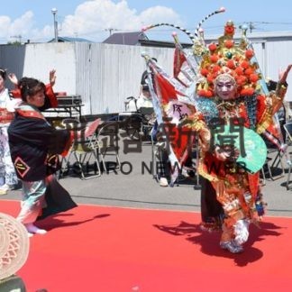 踊りの輪で盛り上げグループホーム入江(2019-08-01)