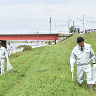 新釧路川河川敷清掃　村井建設(2019-09-11)