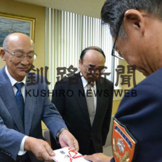 釧路アポロ石油　備品を消防本部に寄贈(2019-12-02)