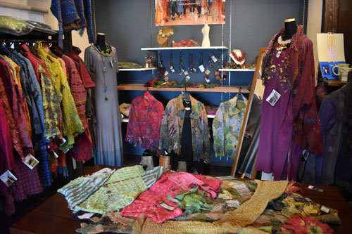 独創的な植物服 実物を見て 吉田さん作品展(2019-09-25)