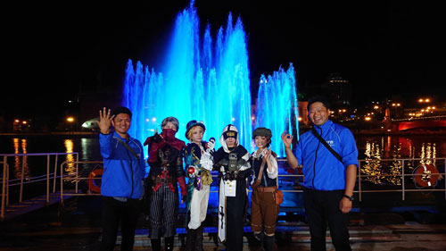 コスプレや噴水ショーに笑顔(2019-09-04)