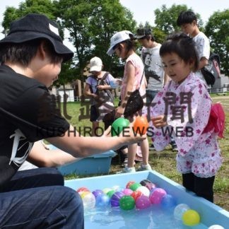 浴衣姿で露店楽しむ鉄北西部第一地区連(2019-08-01)