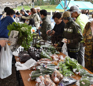 地場野菜大人気　ふるさとまつり(2019-09-25)