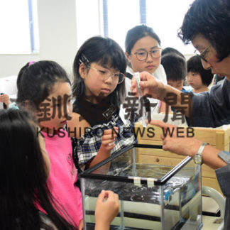 子供たち水の不思議を学ぶ　わくわく科学教室(2019-09-18)