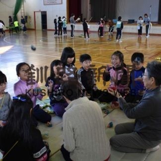 青葉小で昔遊び体験学習(2019-12-18)