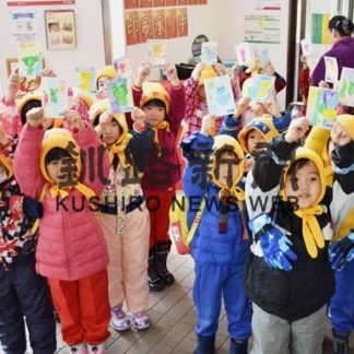 大楽毛郵便局でよしの園児が年賀状投函(2019-12-24)