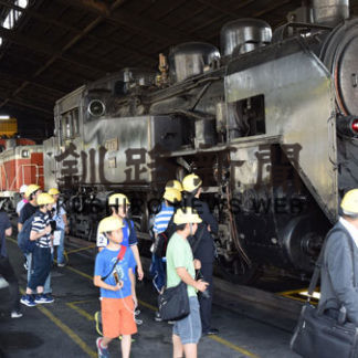 中高生、機関車に興奮　鉄輪ピック開幕　(2019-08-02)
