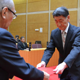 当選証書を付与　釧路町選挙管理委　(2019-10-22)