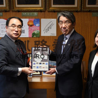 タンチョウ題材に新切手 日本郵便(2019-12-10)