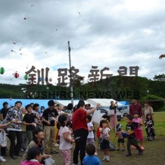 仁々志別ふるさと祭り　子供連れなどでにぎわう　(2019-08-26)