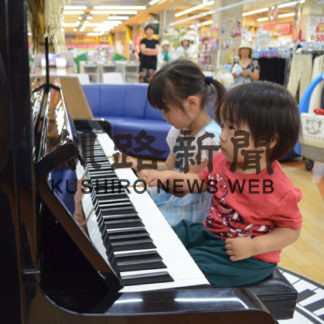 ピアノを設置　コープさっぽろ貝塚店(2019-08-06)