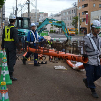 国道４４号　共同電線工事進む(2019-08-19)