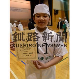 全国最年少そばうち初段　中１橋本さん(2019-07-02)