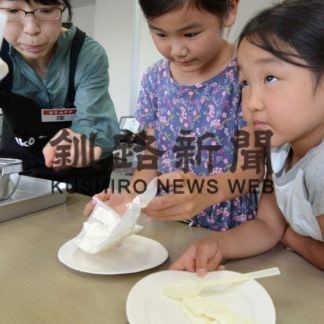 親子連れ、体験や学習を楽しむ(2019-08-16)