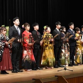 新成人晴れやか、式典に161人(2020-01-15)_4