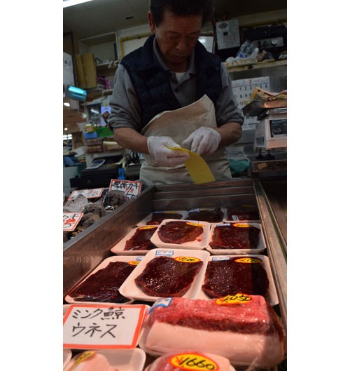 クジラ肉店頭に 早速堪能(2019-07-05)