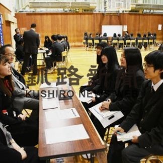 地元企業の知識深める　釧商業高でＯＢ交流会(2020-01-19)