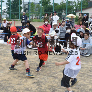 そろいの法被で　よさこい躍動　ことぶき認定こども園(2019-07-10)