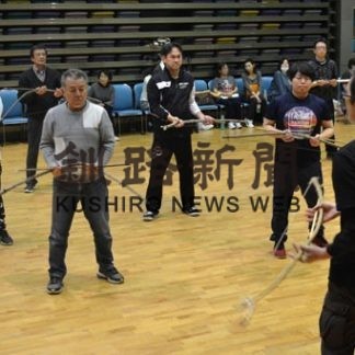 アイヌ舞踊を五輪で、練習会に８０人(2020-01-21)