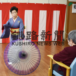 昭和啓生園で華麗な舞披露(2020-01-28)