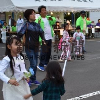 親子で踊り披露　美原地区　(2019-08-20)