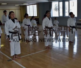空手の標茶清澄館が鏡開きで活躍誓う(2020-01-25)