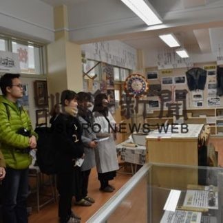 道教育大釧路校生　鳥取小「博物館」を見学(2020-01-26)