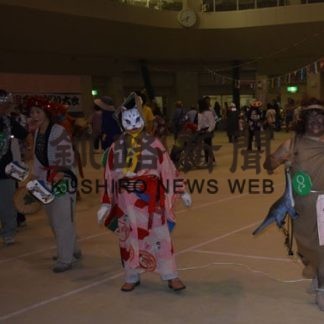 コミカルな装いで　鳥取西部地区連町(2019-08-20)