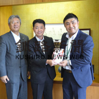 夏祭り実行委に　文化継承願い寄付　明治安田生命釧路支社(2019-08-09)