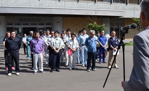 保育園など3施設 窓ガラス清掃奉仕 ビルメンテナンス協会(2019-08-05)