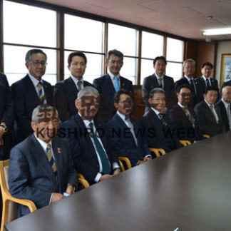 新体制で意気込み　国際ＲＣ第７分区　ガバナー補佐ら来社(2019-07-05)