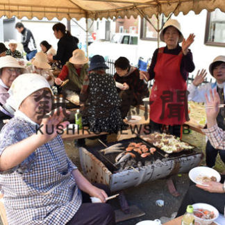 ＢＢＱに舌鼓　野外レクに笑顔　昭園町内会(2019-07-05)