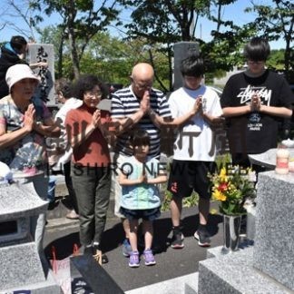 お盆入り　家族で墓参り(2019-08-14)