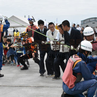 公務員の仕事理解　家族連れ楽しむ　セーフティ・フェス(2019-07-01)
