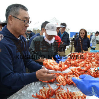 花咲ガニ求め行列　うまいもん市(2019-07-08)