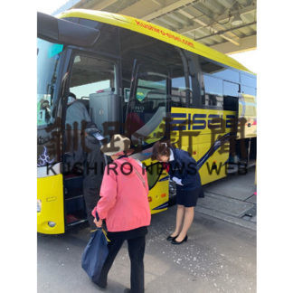 本紙読者ら８０人　尾岱沼まつり満喫　日帰りバスツアー(2019-07-04)