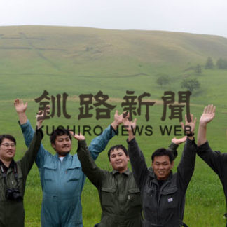 「牛」文字くっきり 中標津モアン山に出現(2019-06-16)