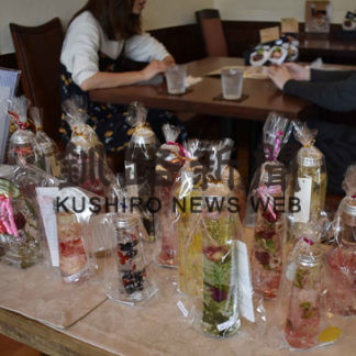 花みずみずしく　「ハーバリウム」４０点　珈琲堂ｌｉｎｏ(2019-05-15)