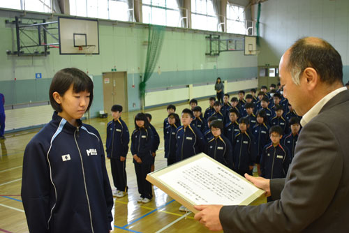 教育図書3校に贈呈(2019-07-17)_3