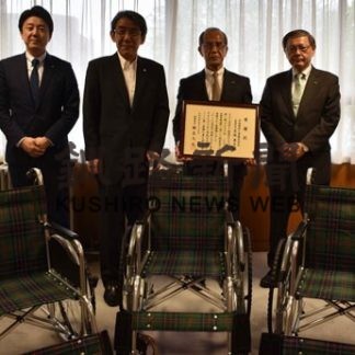 障害者支援に活用を　市に車椅子３台寄贈(2019-06-02)